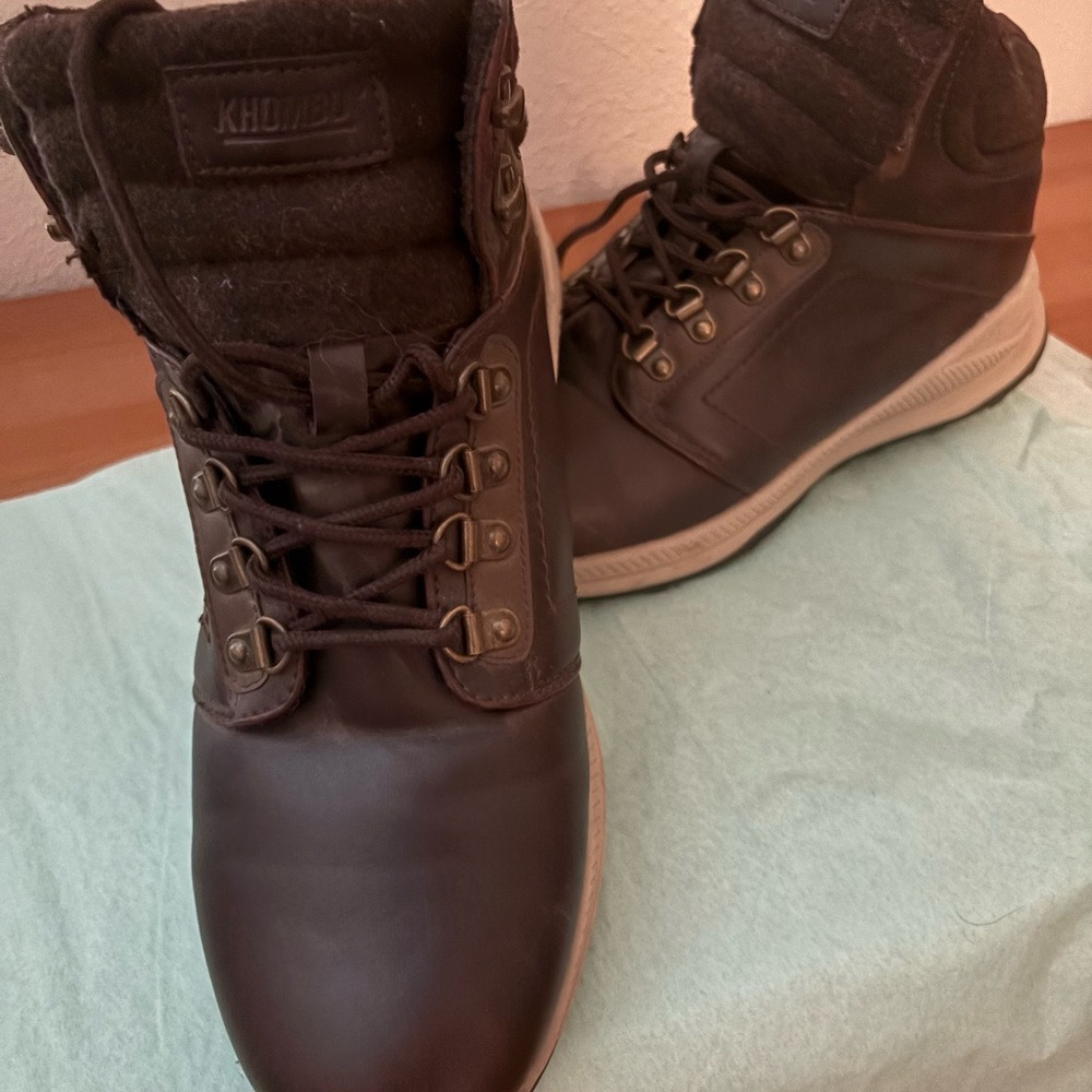 Khombu Brown Outdoor Boots with Rugged Design and Ankle Support men’s NWOT